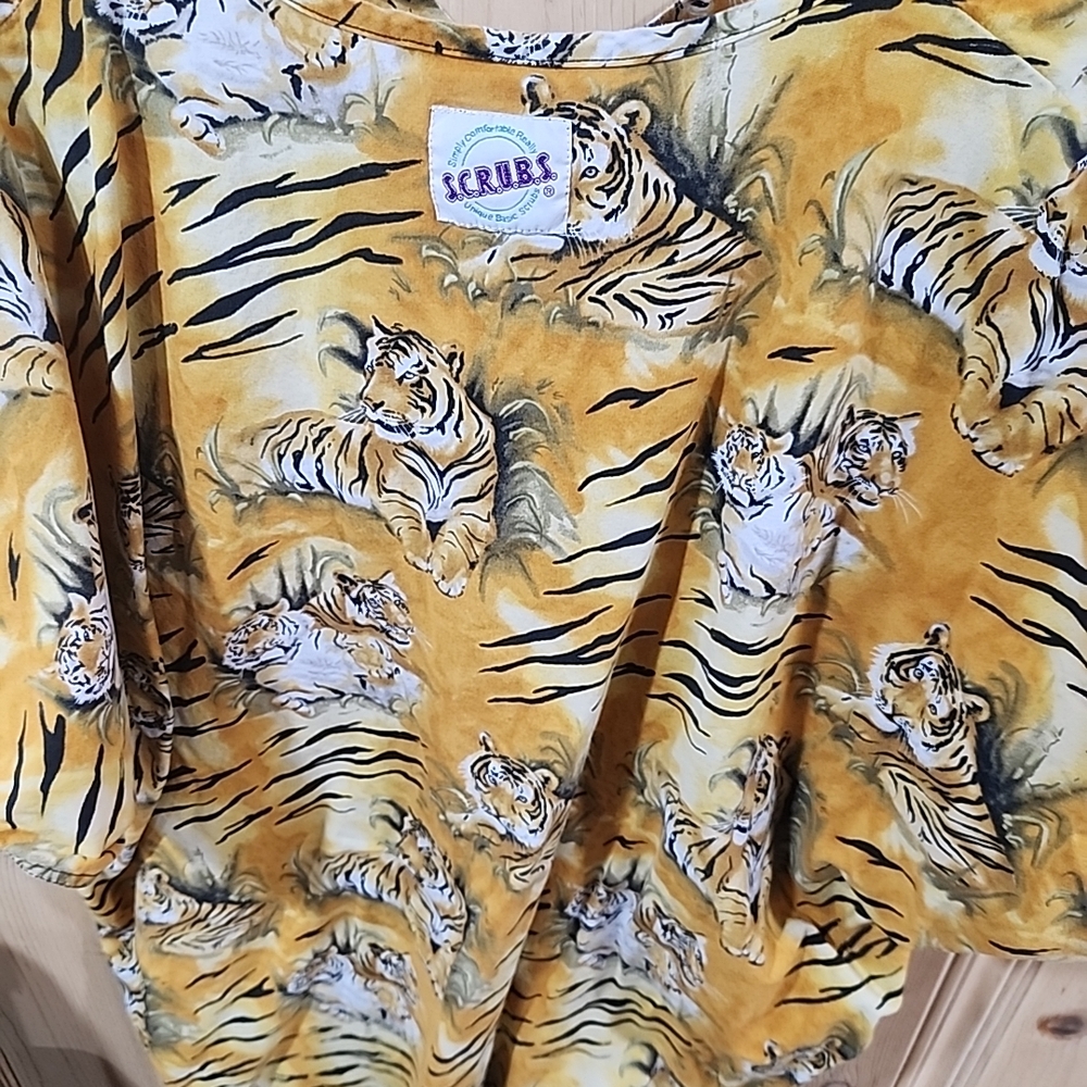 Smart Scrubs Men's Tiger Print Shirt - Yellow